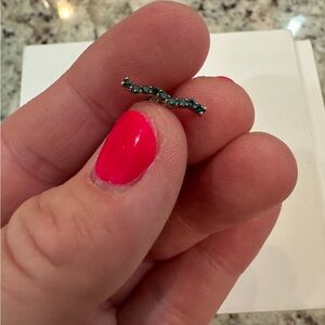 Earring with flat back screw on bar line gold blue gem stones